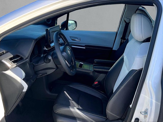 Used 2026 Toyota Sienna XSE FWD image 24