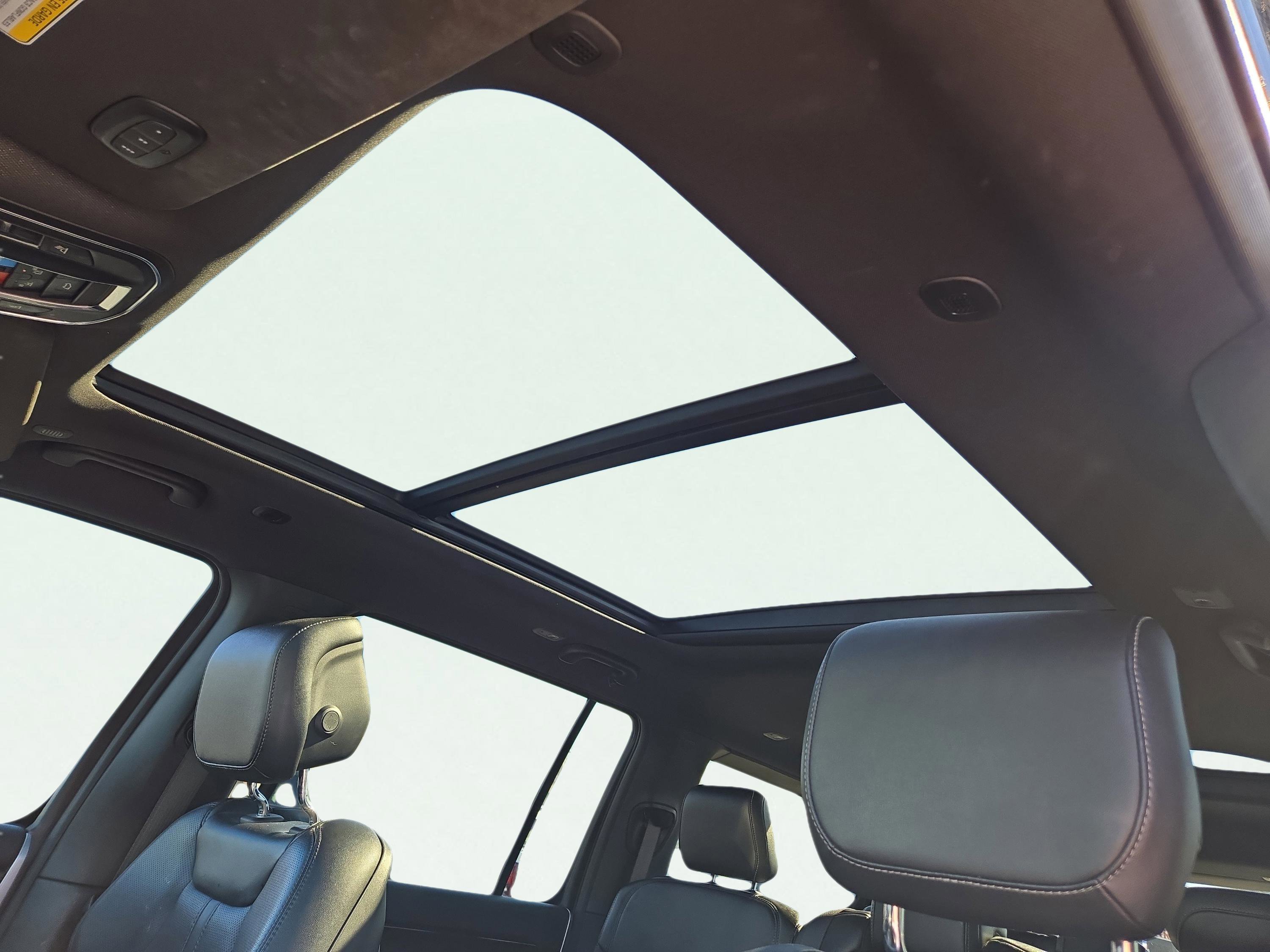 Used 2023 Jeep Wagoneer 4WD w/ Premium Group I image 24