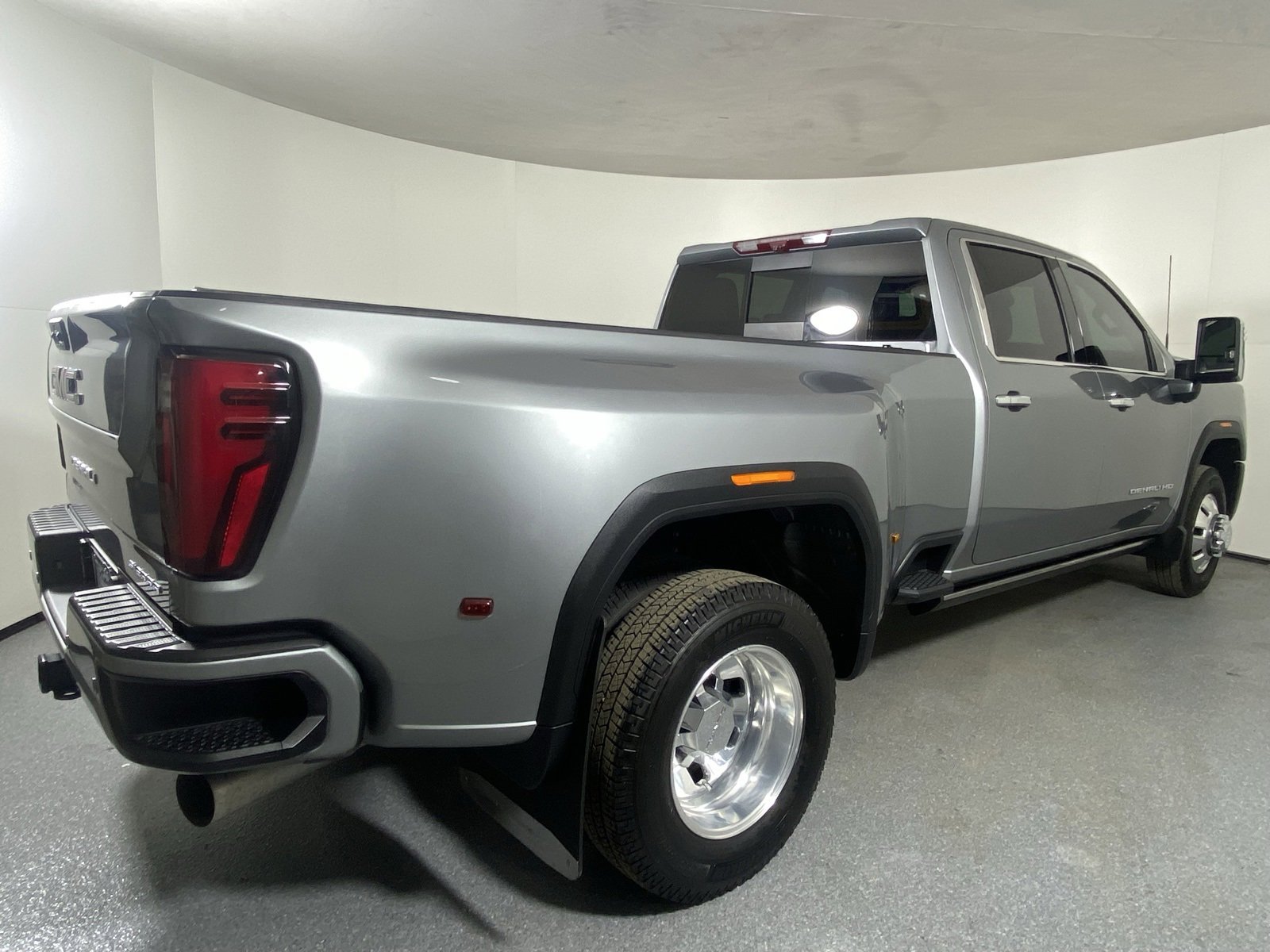 Used 2025 GMC Sierra 3500 Denali w/ Denali Reserve Package image 7