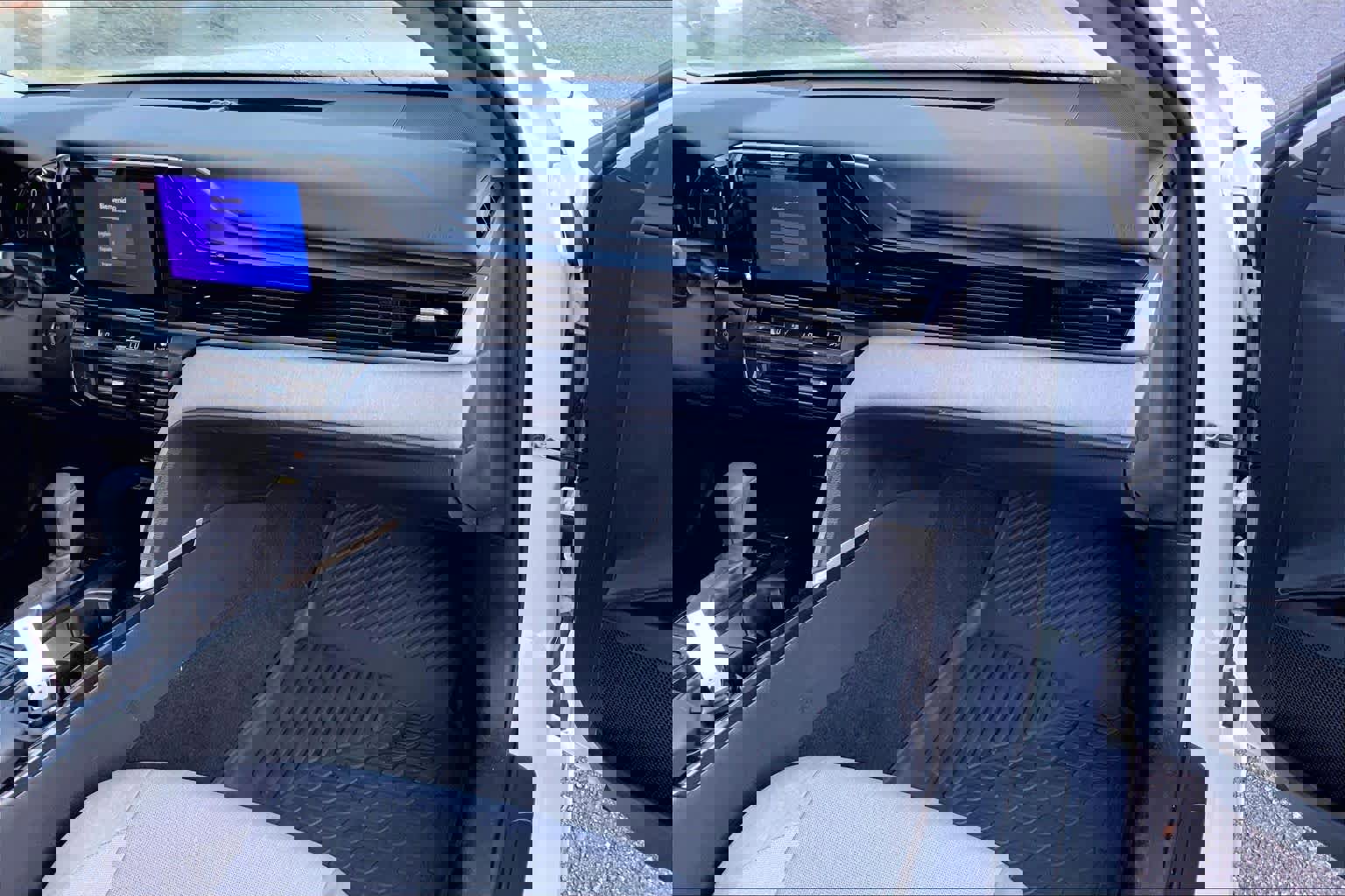 Used 2025 Toyota Camry LE image 18