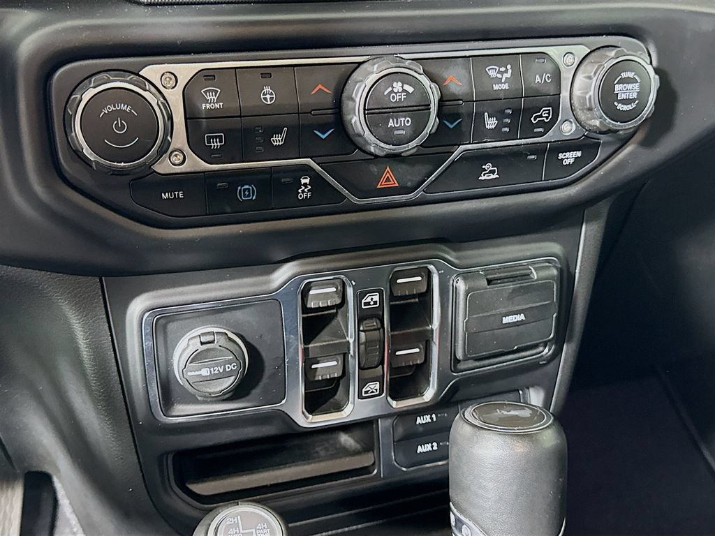 Used 2023 Jeep Wrangler Unlimited Sahara w/ Cold Weather Group AWD/4WD image 18