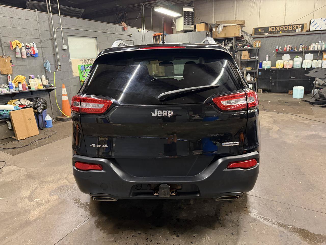 Used 2015 Jeep Cherokee Latitude w/ Cold Weather Group AWD/4WD image 6