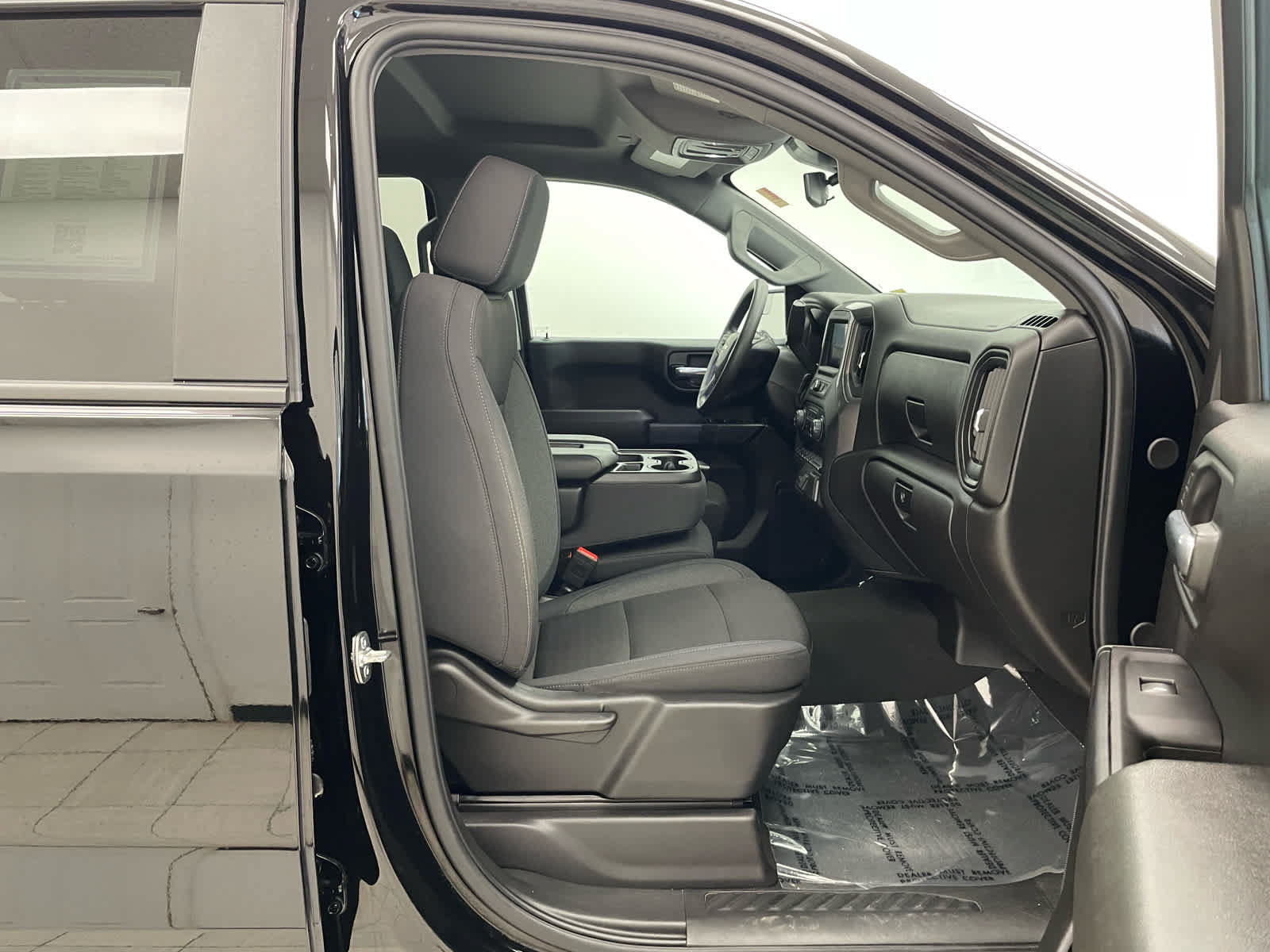 Used 2025 Chevrolet Silverado 1500 Custom w/ Turbomax Blackout Package AWD/4WD image 15