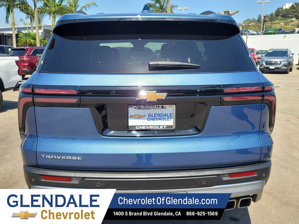 Certified 2025 Chevrolet Traverse LT FWD image 12