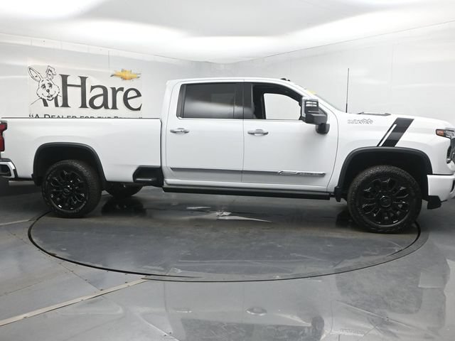Used 2025 Chevrolet Silverado 2500 High Country w/ High Country Premium Package AWD/4WD image 46