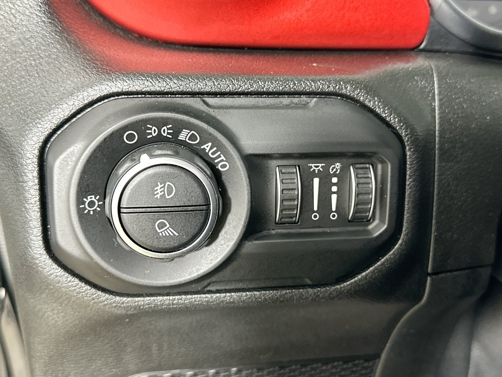 Used 2020 Jeep Gladiator Rubicon AWD/4WD image 26