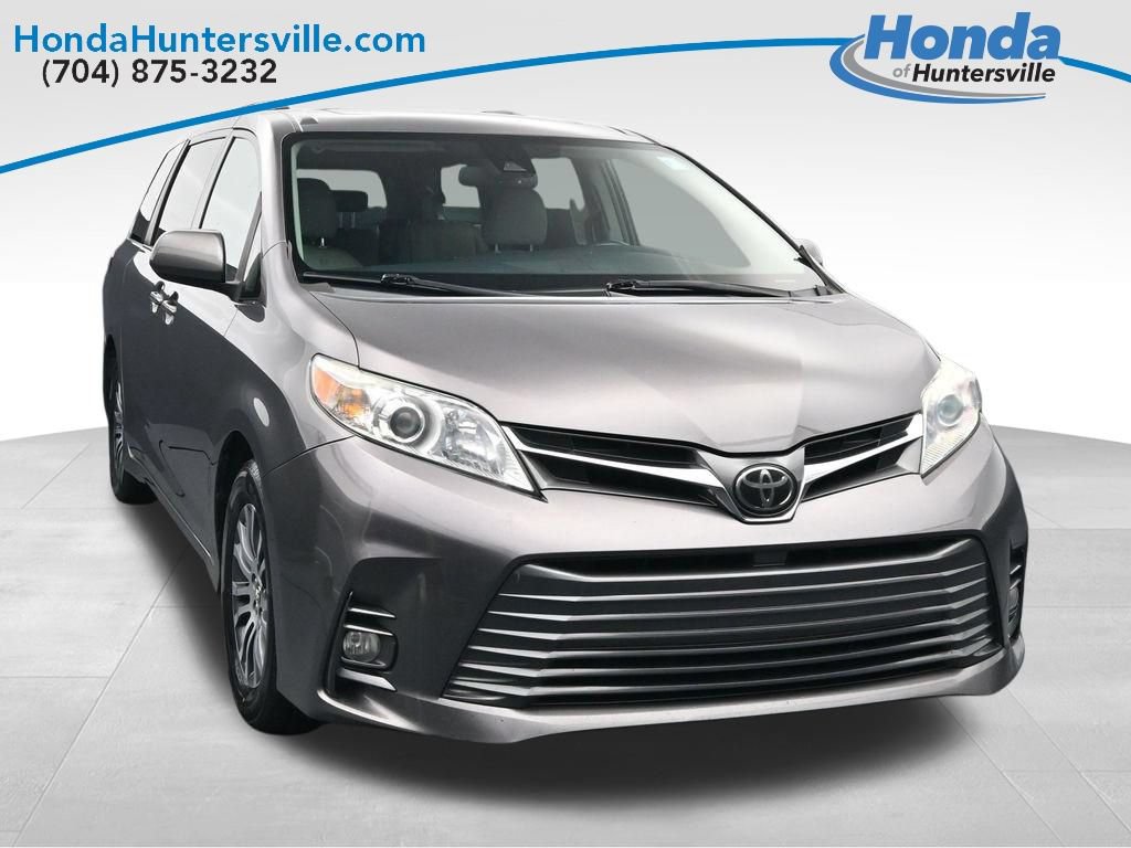 Used 2018 Toyota Sienna XLE w/ XLE Navigation Package FWD image 1