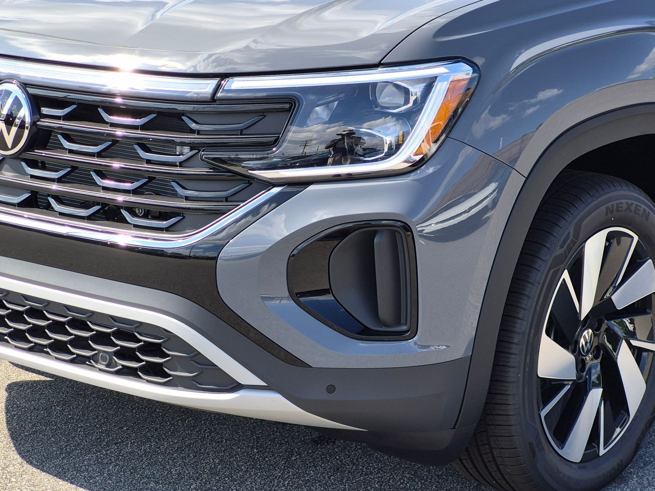 New 2026 Volkswagen Atlas Cross Sport SE FWD image 9