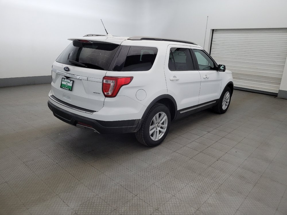 Used 2018 Ford Explorer XLT w/ Equipment Group 202A AWD/4WD image 9