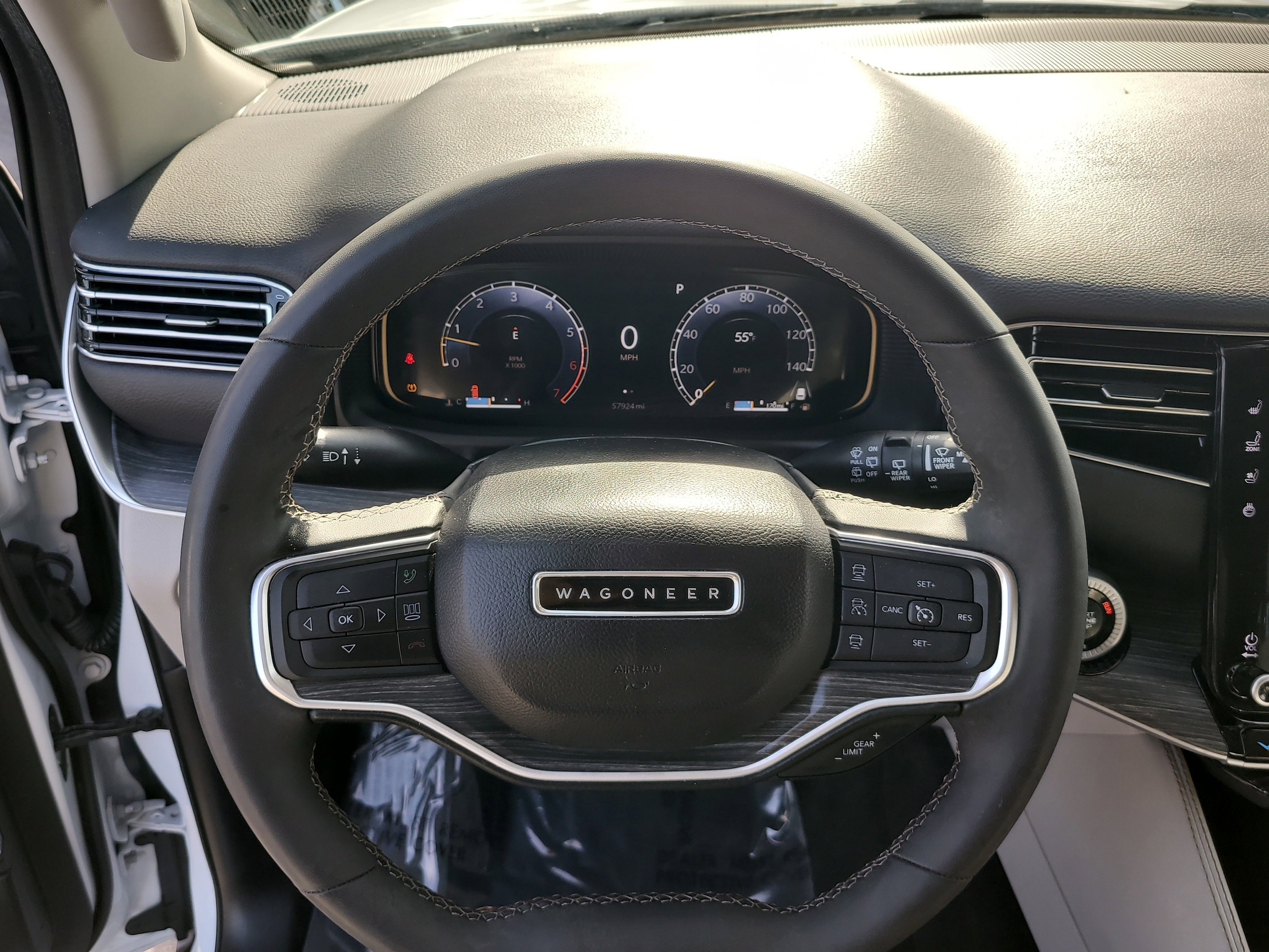 Used 2024 Jeep Wagoneer L Series II w/ Flexible Seating Group image 26