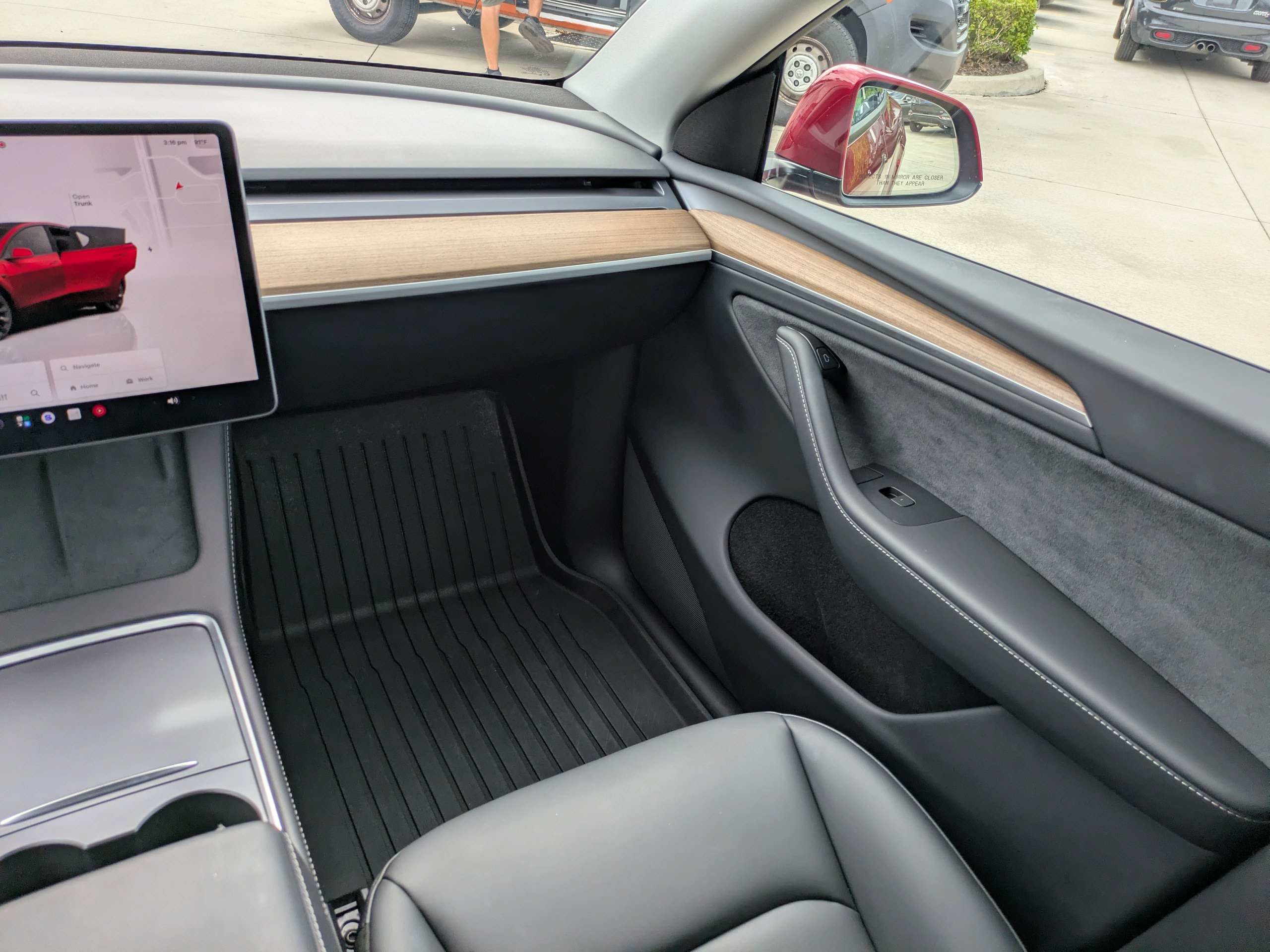 Used 2024 Tesla Model Y Long Range AWD/4WD image 16