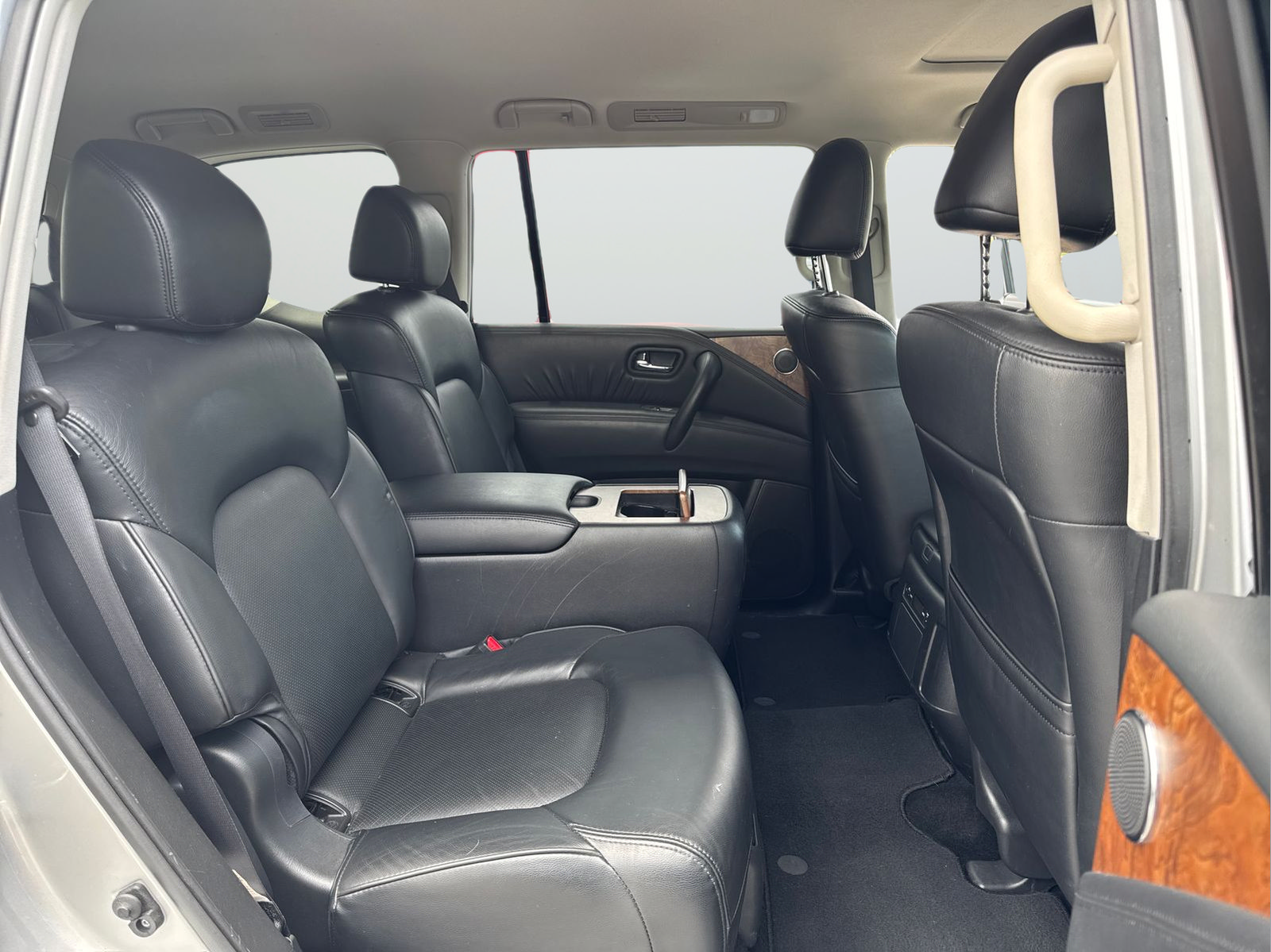 Used 2024 Nissan Armada SL w/ Captain's Chairs Package AWD/4WD image 39