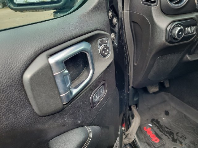 Used 2019 Jeep Wrangler Unlimited Sahara w/ Uconnect 4C Nav & Sound Group AWD/4WD image 16