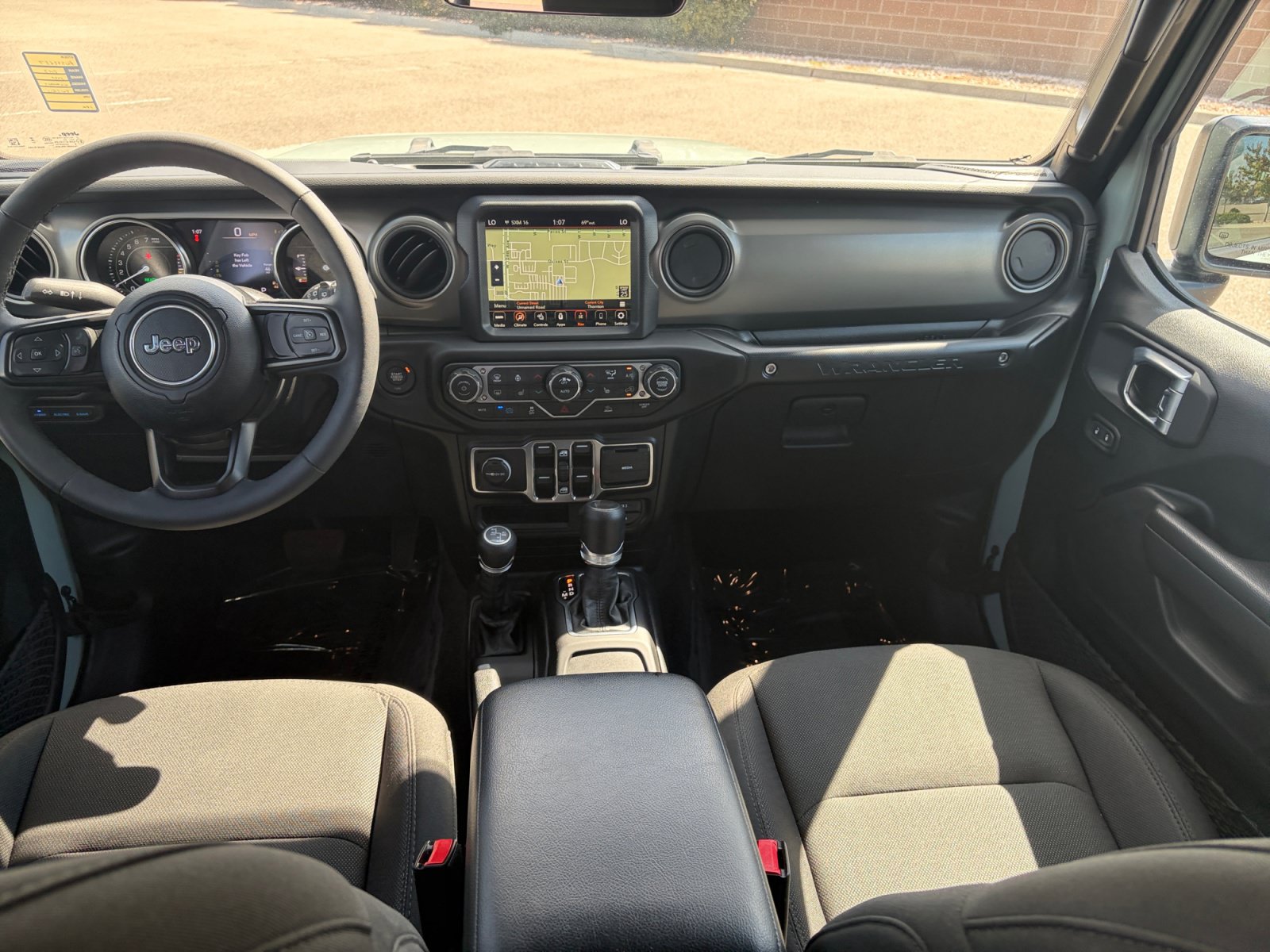 Used 2023 Jeep Wrangler Unlimited w/ Sun & Screen Package AWD/4WD image 26