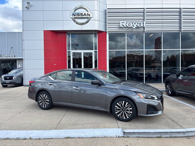 Used 2024 Nissan Altima 2.5 SV FWD image 1