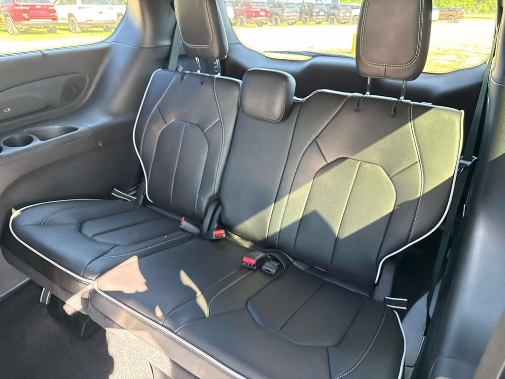 New 2027 Chrysler Pacifica Limited w/ S Appearance Package FWD image 11
