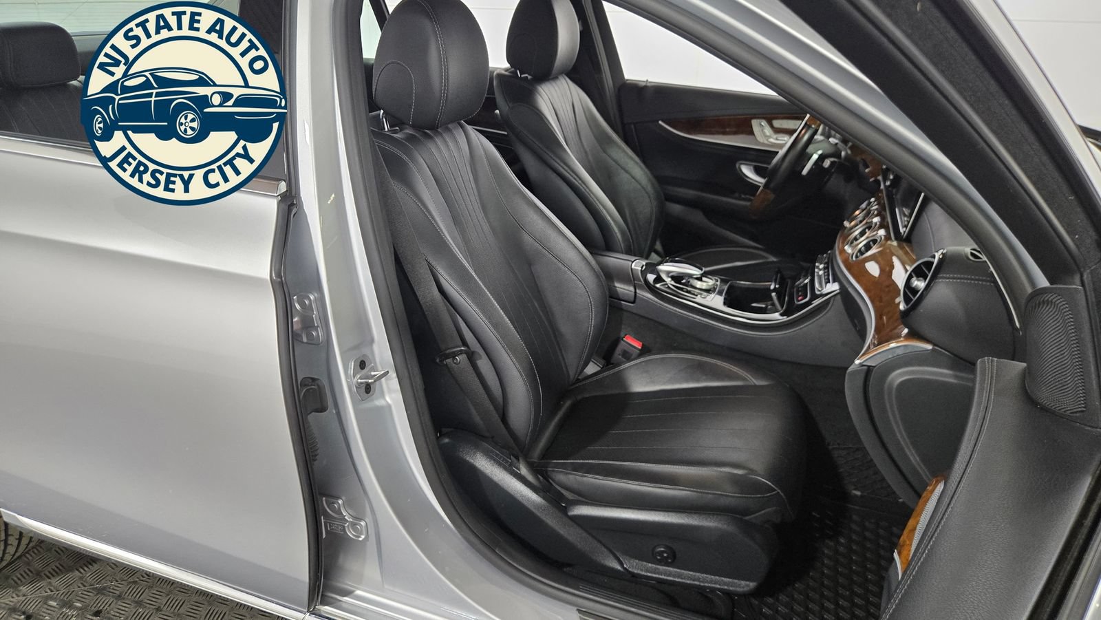Used 2018 Mercedes-Benz E 300 4MATIC w/ Premium 3 Package (Q03) image 37