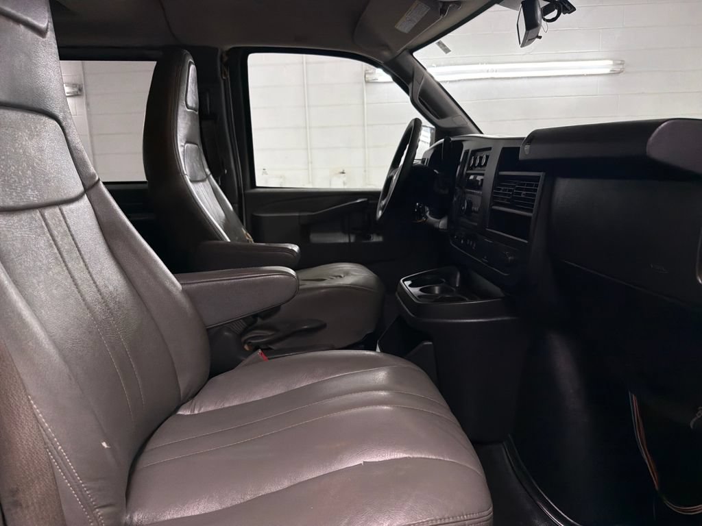 Used 2019 Chevrolet Express 3500 LS RWD image 28