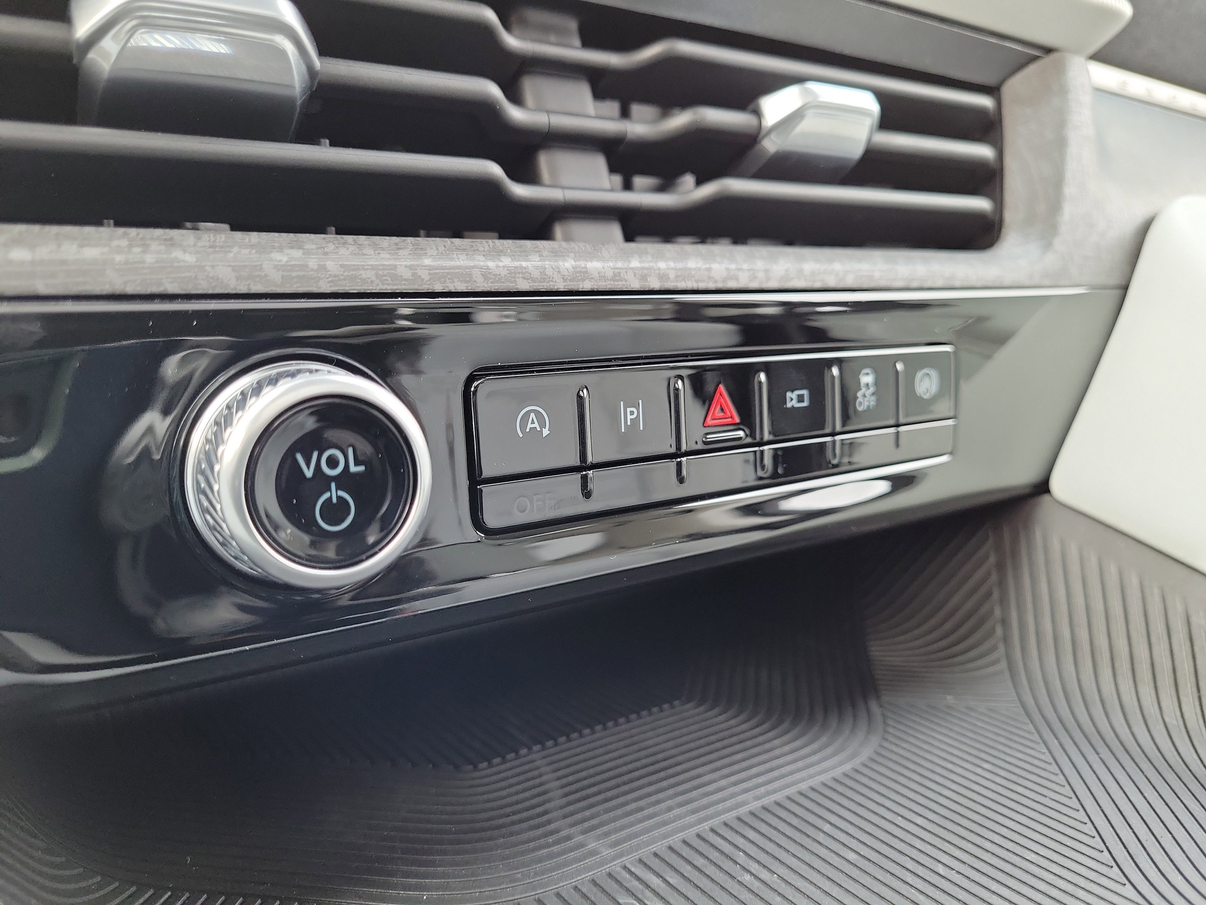 New 2026 Ford Explorer Platinum w/ LUX Leather Package image 31