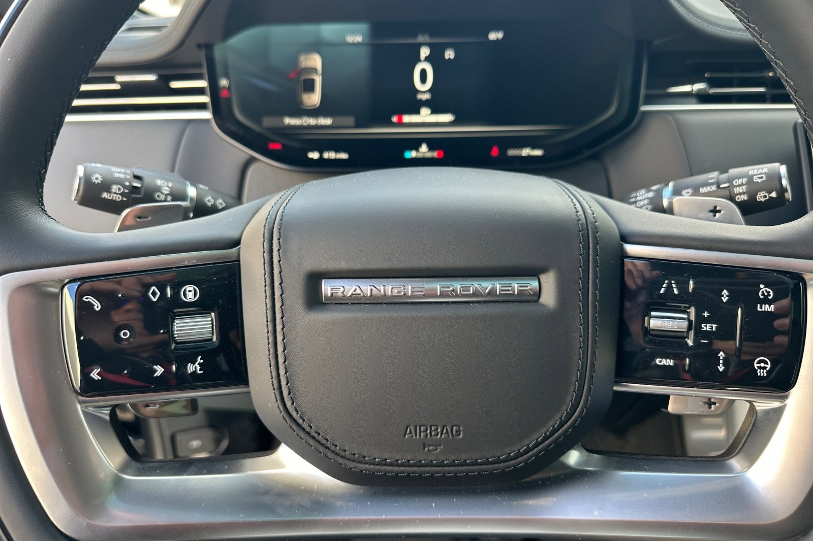 New 2025 Land Rover Range Rover Long Wheelbase SE image 22