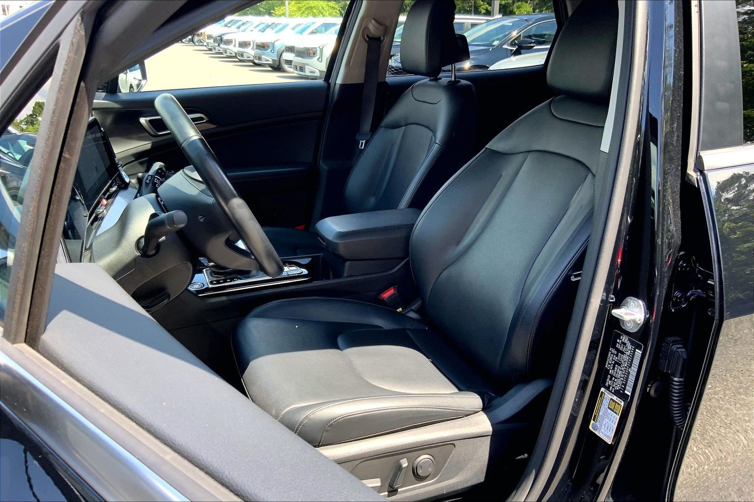 Used 2025 Kia Sportage EX FWD image 26