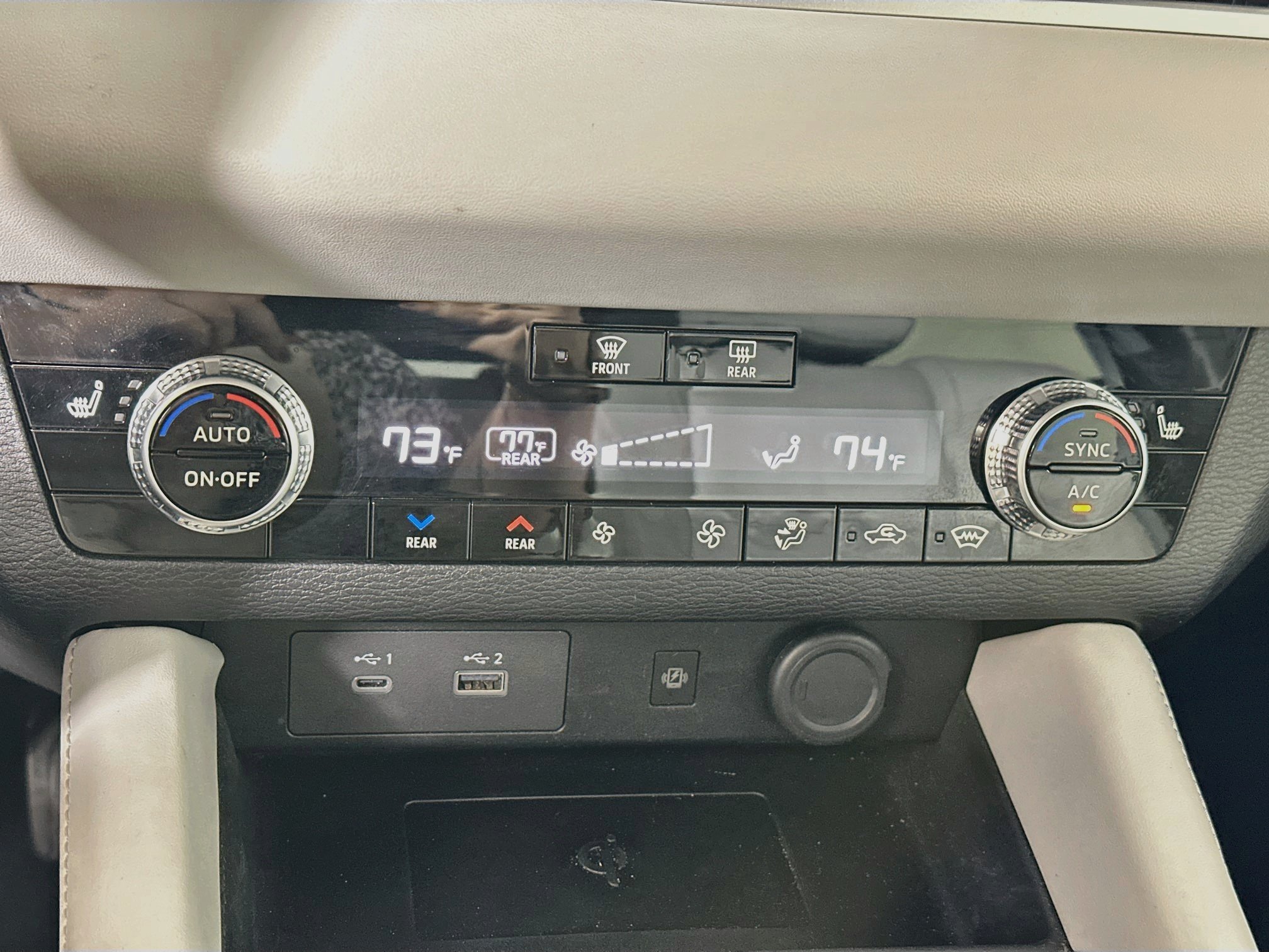Used 2024 Mitsubishi Outlander SEL AWD/4WD image 16