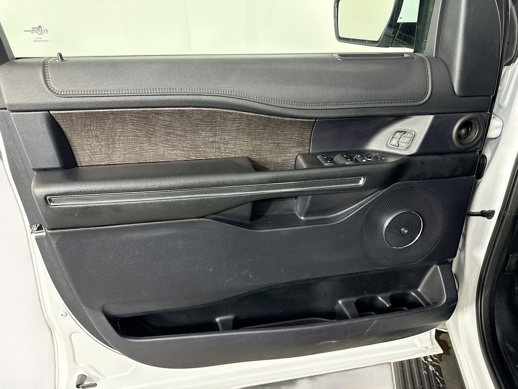 Used 2021 Ford Expedition Limited image 17