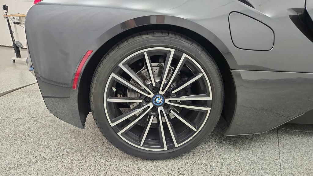Used 2019 BMW i8 Roadster AWD/4WD image 23