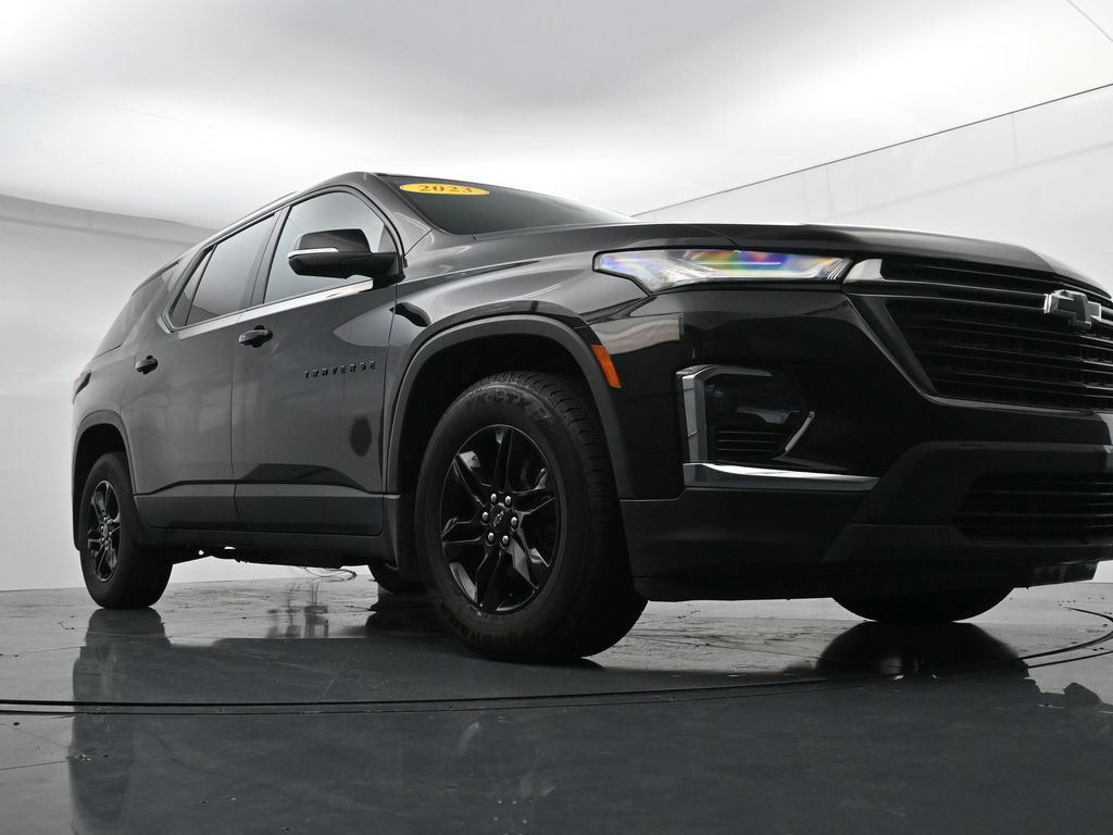 Used 2023 Chevrolet Traverse LT FWD image 32