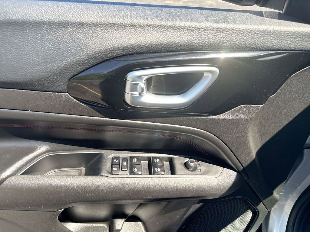 Used 2025 Jeep Compass Trailhawk image 12