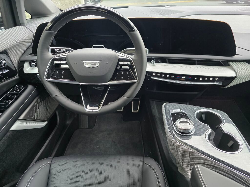 New 2026 Cadillac Optiq Luxury 2 image 19