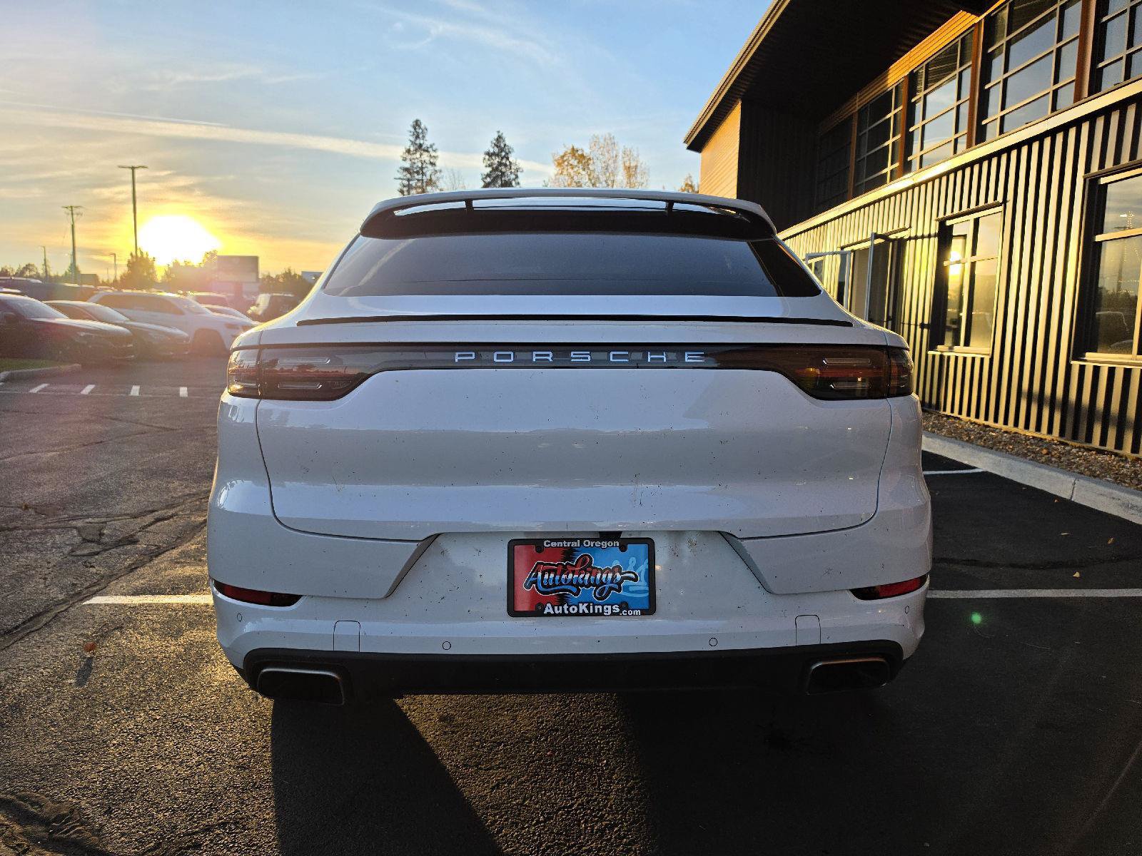 Used 2022 Porsche Cayenne Coupe w/ Premium Package AWD/4WD image 4