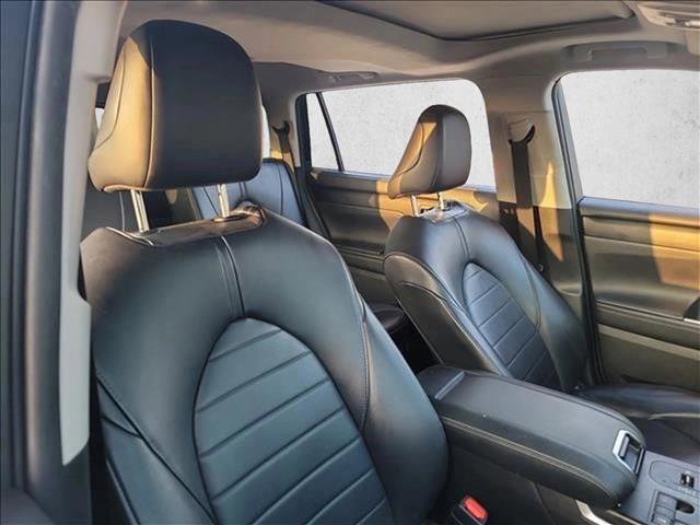 Used 2023 Toyota Highlander XLE image 14
