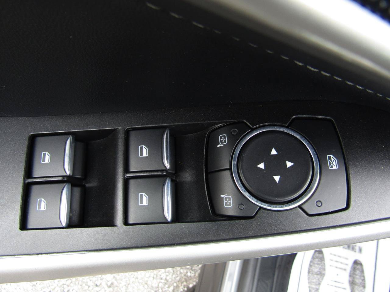Used 2022 Ford Explorer XLT AWD/4WD image 12