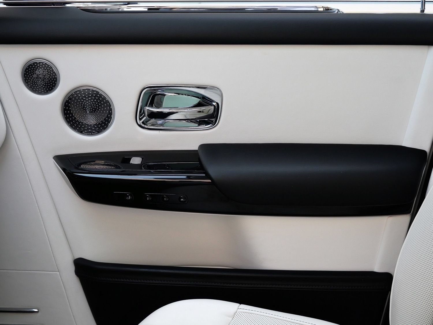 Certified 2022 Rolls-Royce Phantom Extended Wheelbase w/ The Phantom Package RWD image 11