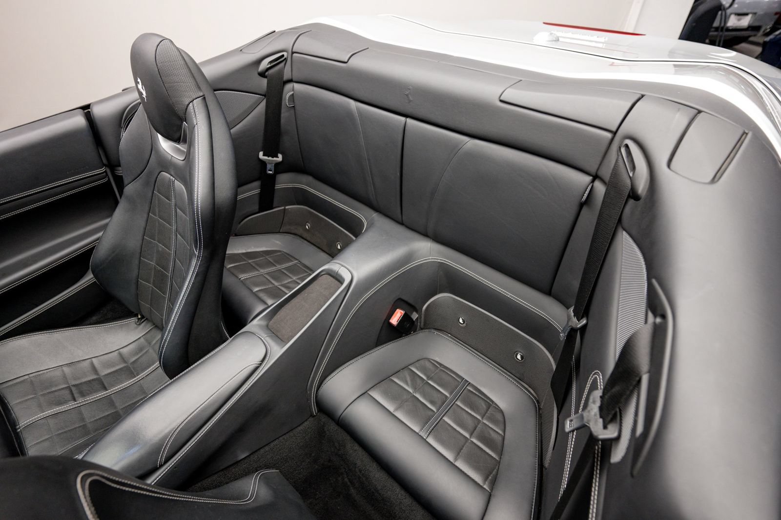 Used 2019 Ferrari Portofino RWD image 22
