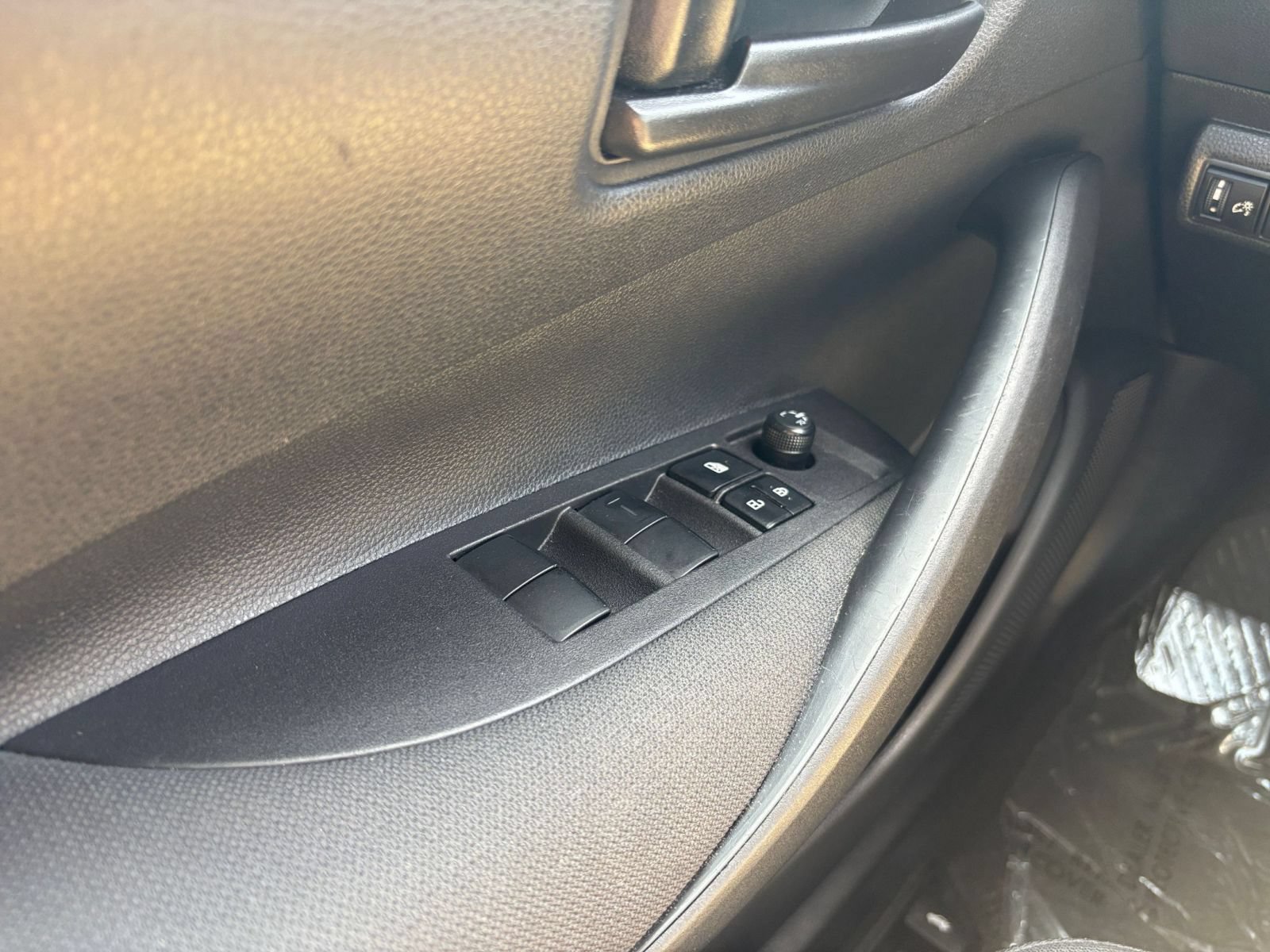 Used 2025 Toyota Corolla LE FWD image 18