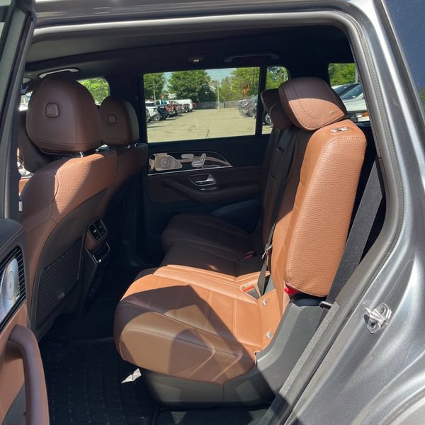 Used 2025 Mercedes-Benz GLS 580 4MATIC image 14
