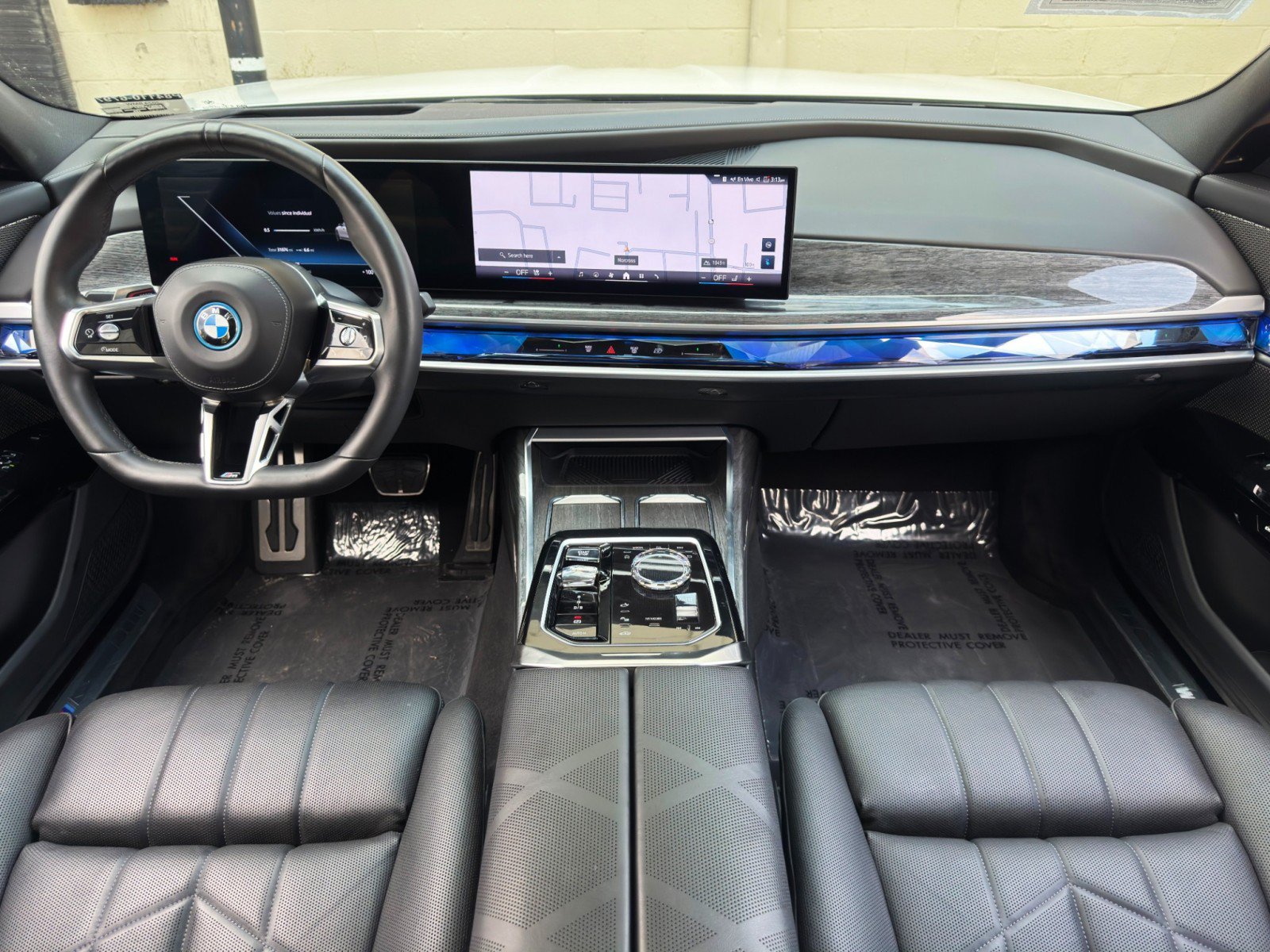 Used 2024 BMW i7 xDrive60 w/ Premium Package AWD/4WD image 12