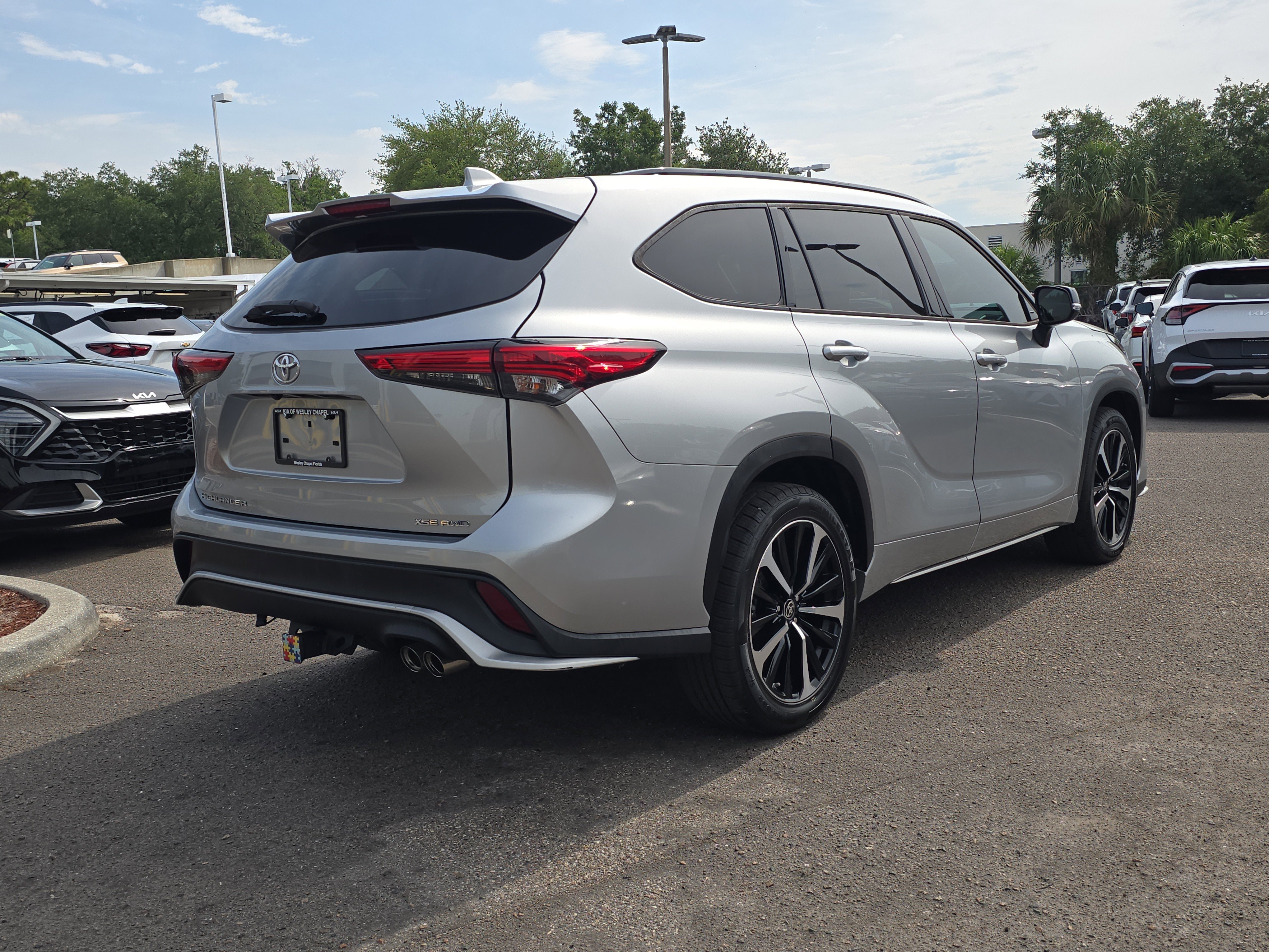 Used 2022 Toyota Highlander XSE AWD/4WD image 8