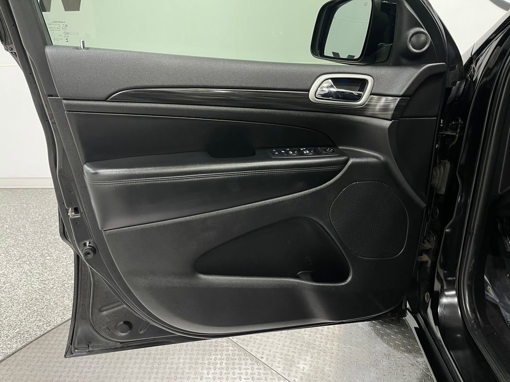 Used 2019 Jeep Grand Cherokee Altitude image 16