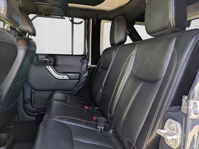 Used 2016 Jeep Wrangler Unlimited Rubicon w/ Connectivity Group AWD/4WD image 17