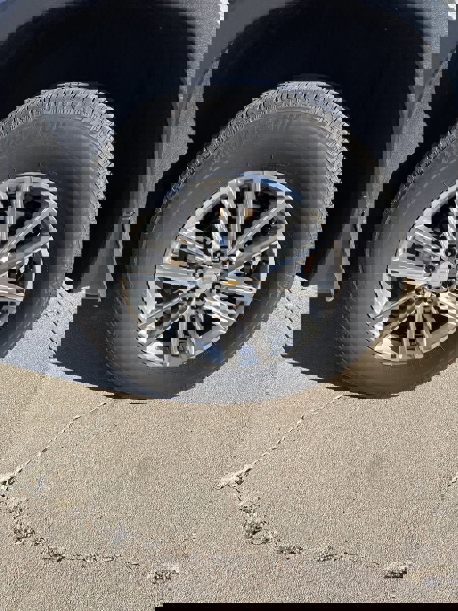 Used 2023 Chevrolet Traverse LT image 32