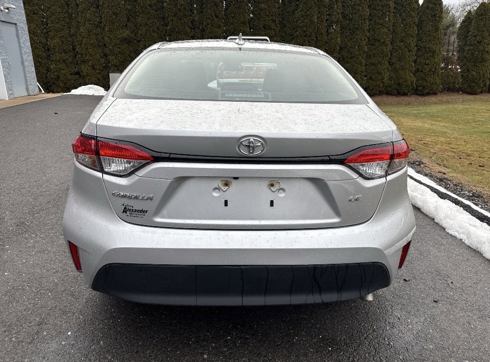 Used 2025 Toyota Corolla LE image 4