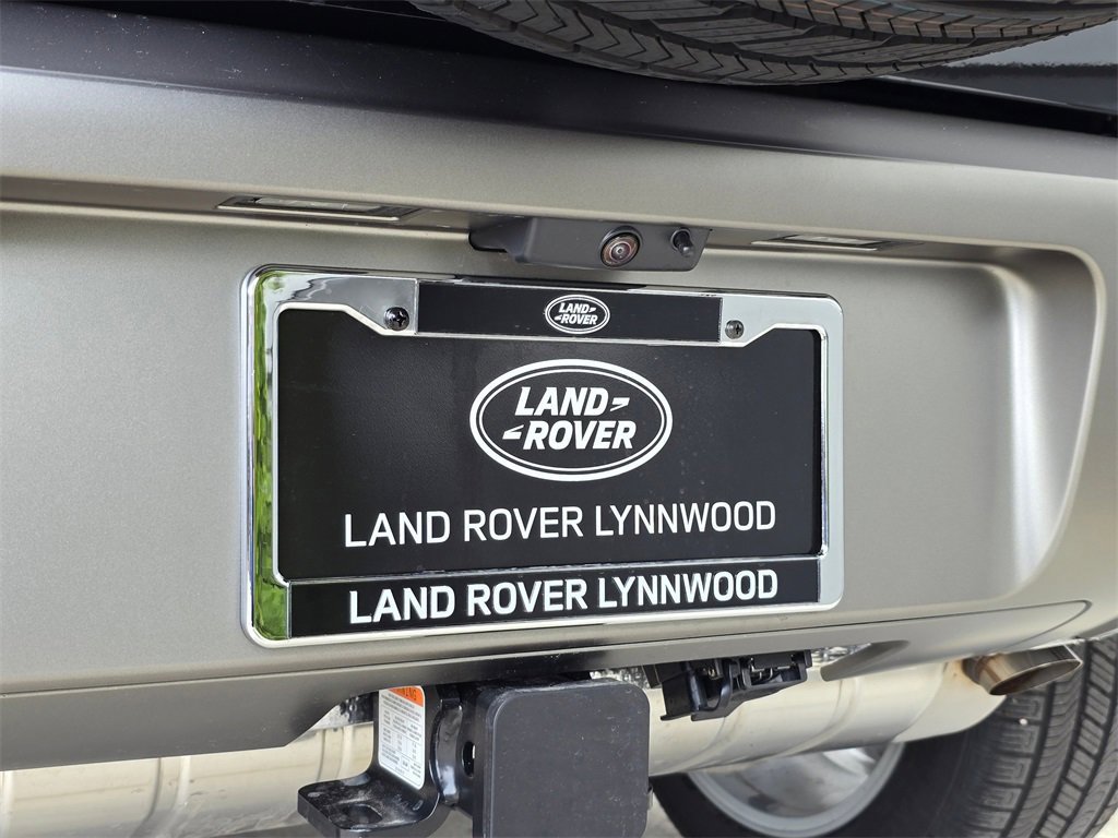 New 2025 Land Rover Defender 90 X-Dynamic SE image 8