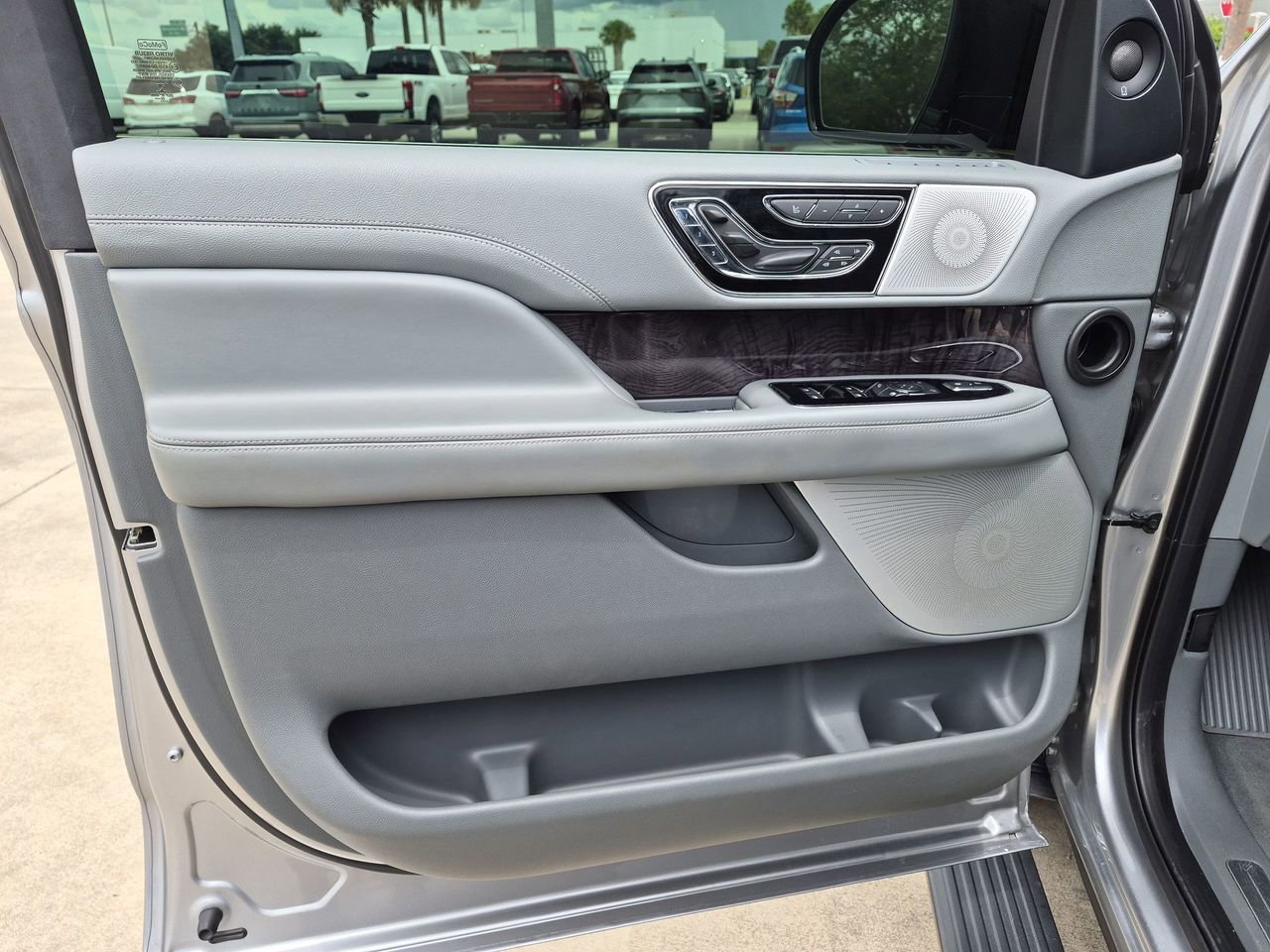 Used 2020 Lincoln Navigator L Reserve w/ Luxury Package AWD/4WD image 20