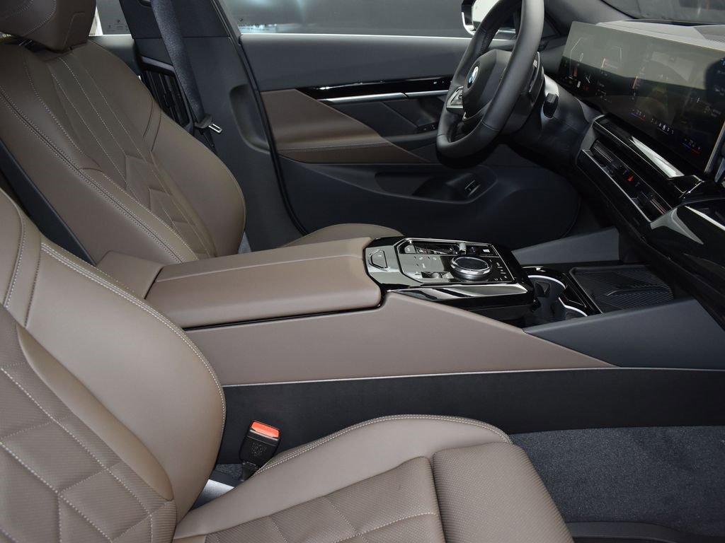 New 2026 BMW 530i w/ Premium Package image 24