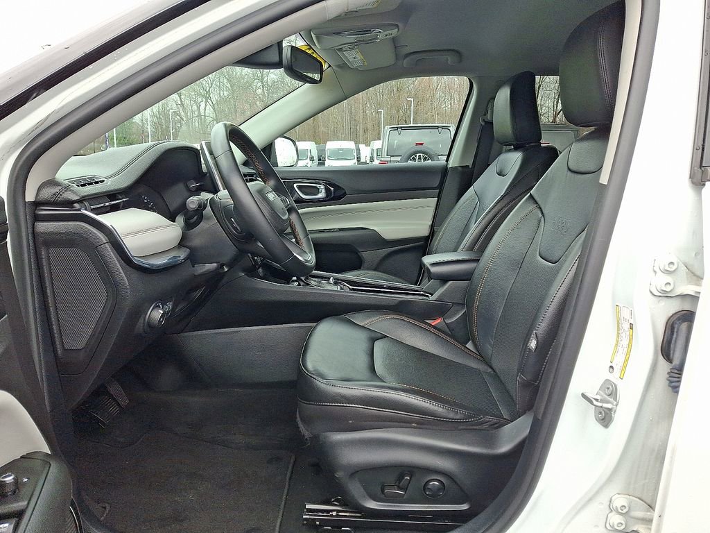 Used 2022 Jeep Compass Limited image 14