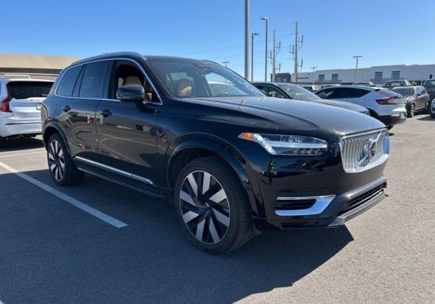 Used 2023 Volvo XC90 T8 Ultimate w/ Lounge Package