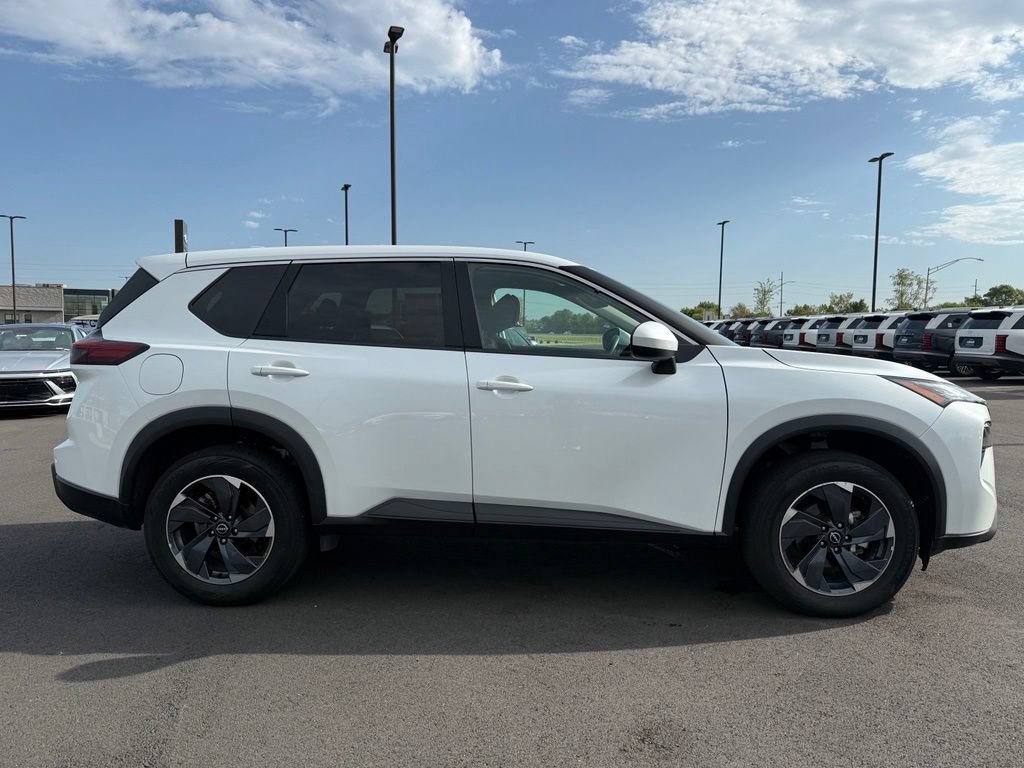 Used 2024 Nissan Rogue SV FWD image 4
